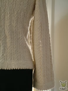 Herringbones sleeve: the yarn overs evolve into herringone lace. 